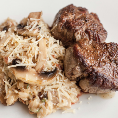 RISOTTO CHAMPIÑONES , TOCINETA Y LOMO